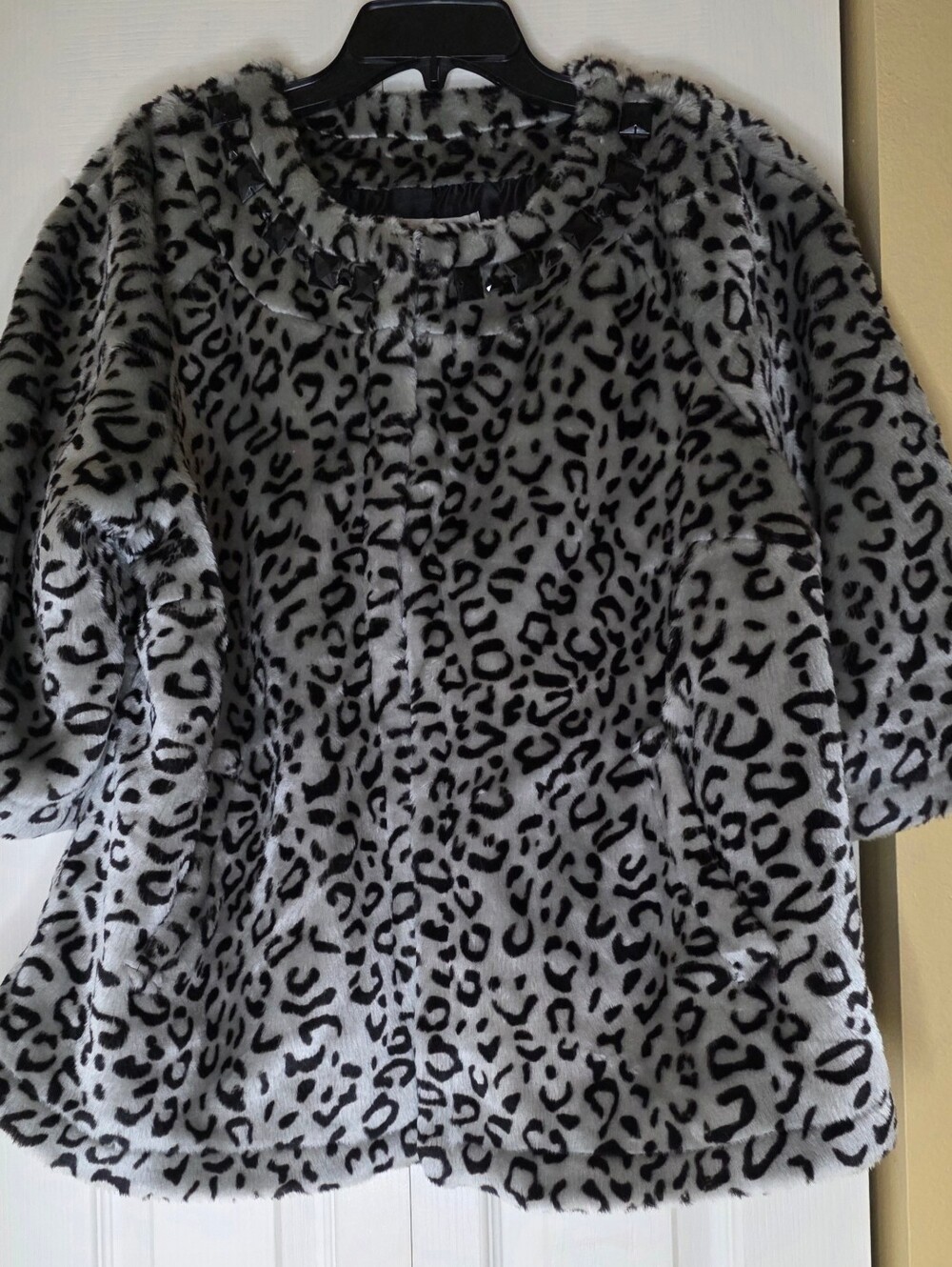 Avenue Women's Faux Fur Black/Grey Leopard Print Size 18/20